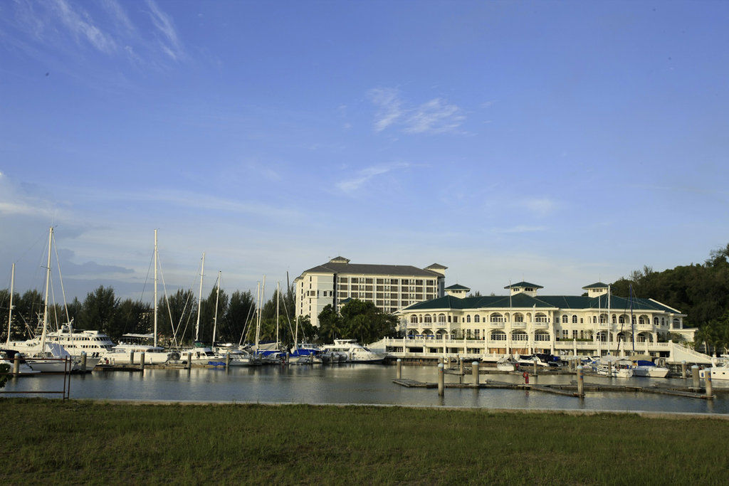 Avillion Admiral Cove Hotel Port Dickson Bagian luar foto
