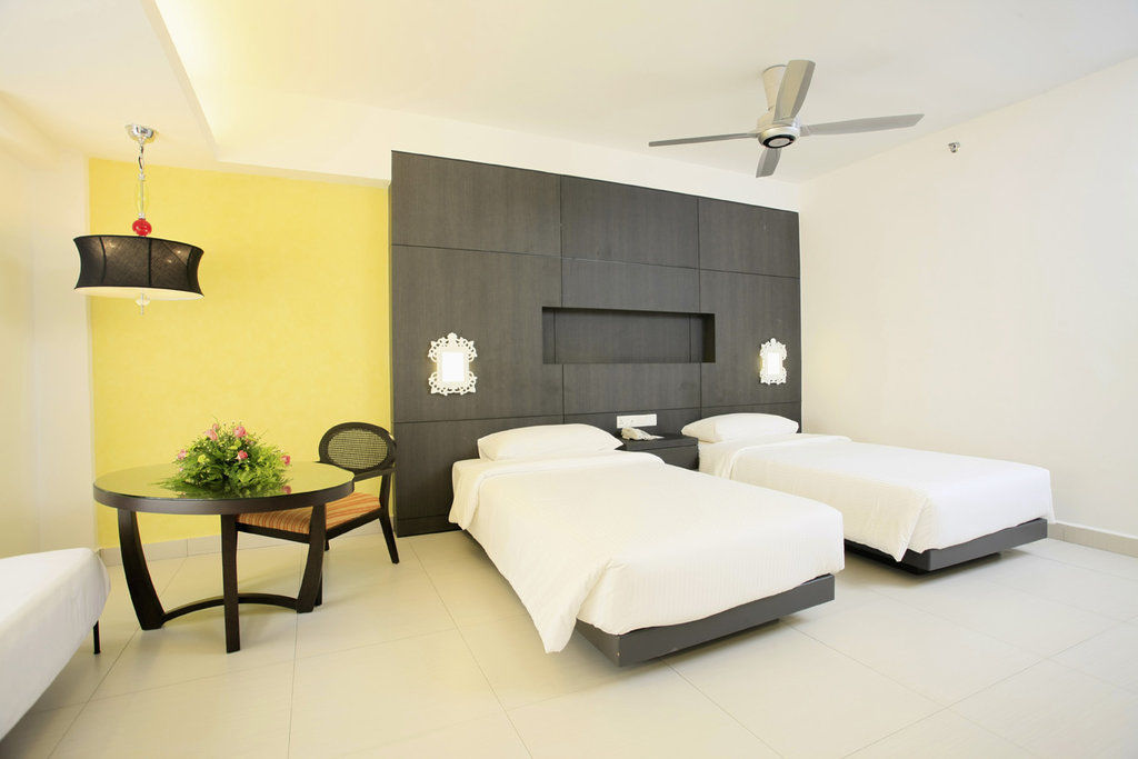 Avillion Admiral Cove Hotel Port Dickson Bagian luar foto